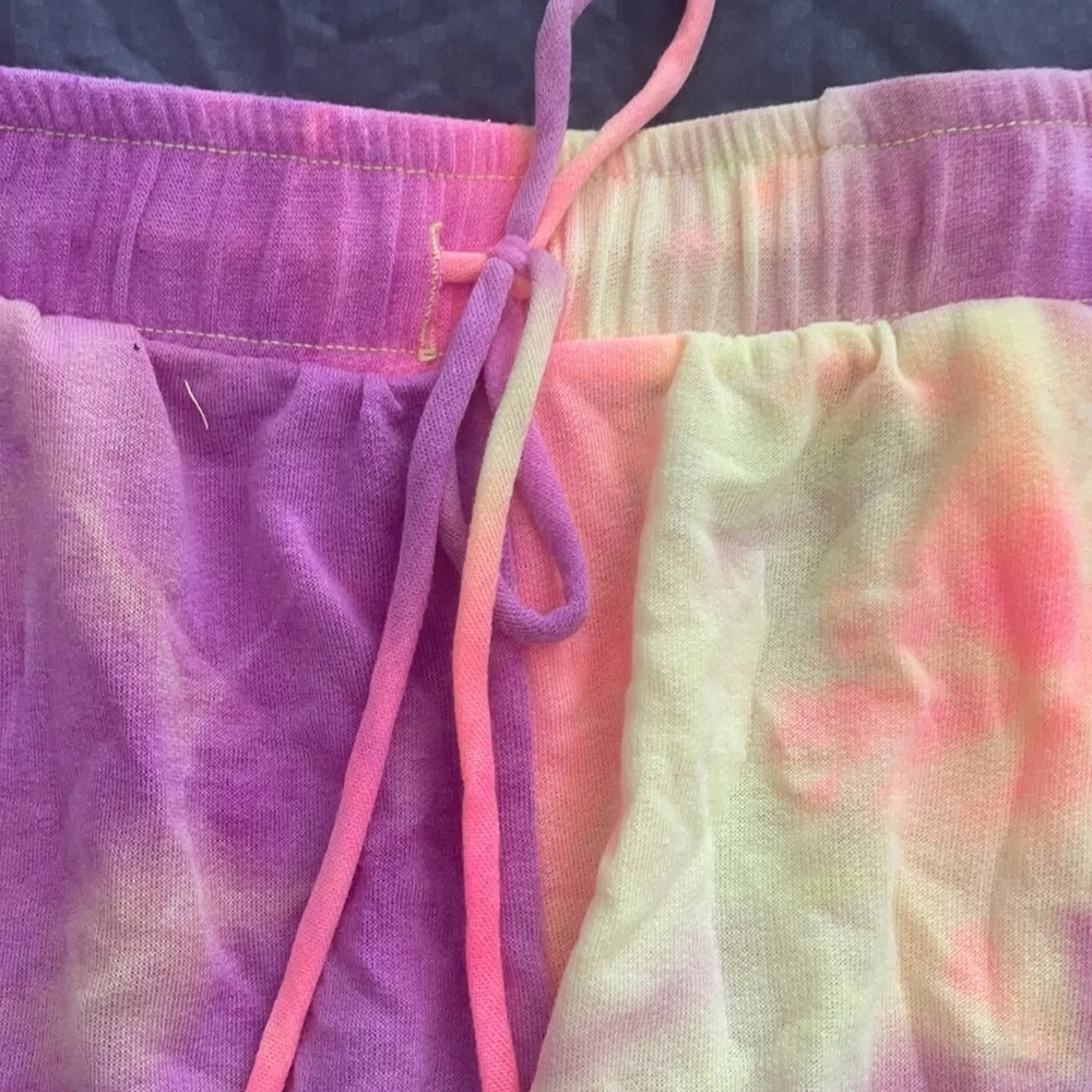 S Neon tie dyed white birch shorts